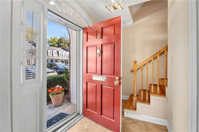 6 Scotland NW Place, Atlanta, GA 30318