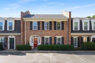 6 Scotland NW Place, Atlanta, GA 30318