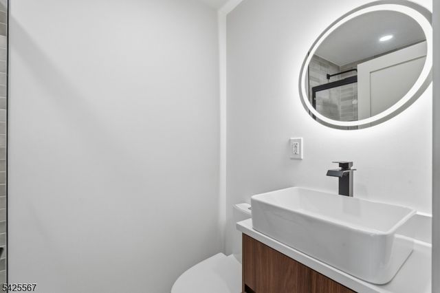 161 Woodlawn Ave 3, Jersey City, NJ 07305