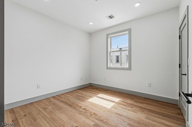 161 Woodlawn Ave 3, Jersey City, NJ 07305