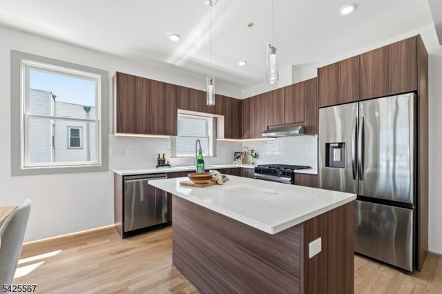 161 Woodlawn Ave 3, Jersey City, NJ 07305