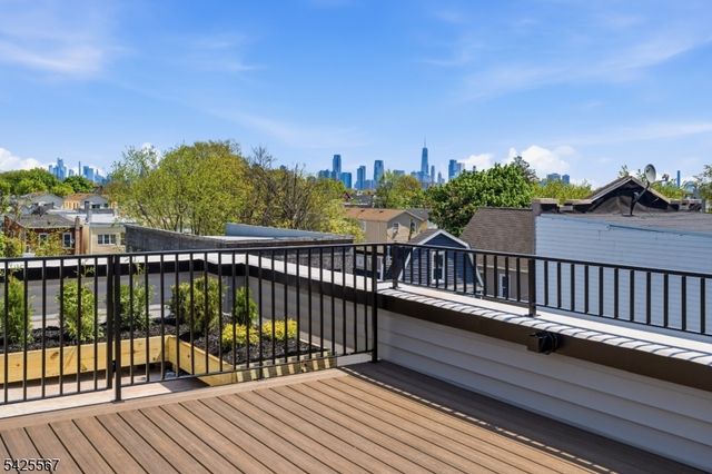 161 Woodlawn Ave 3, Jersey City, NJ 07305