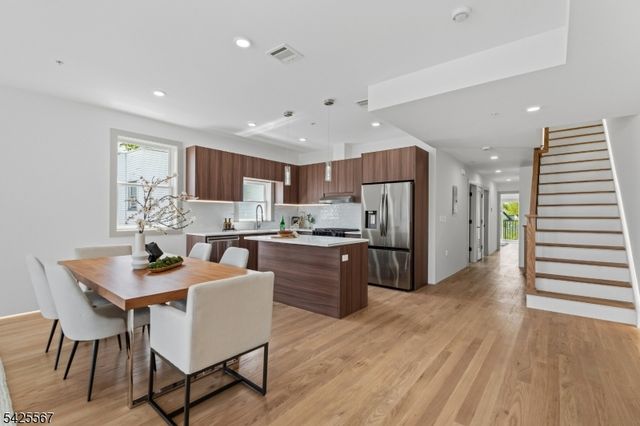 161 Woodlawn Ave 3, Jersey City, NJ 07305