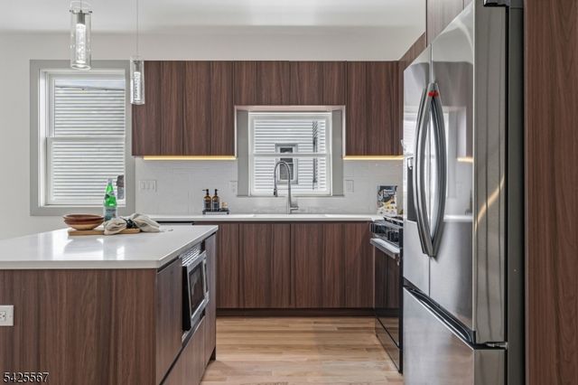 161 Woodlawn Ave 3, Jersey City, NJ 07305
