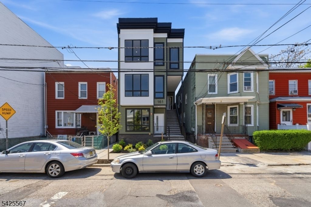 161 Woodlawn Ave 3, Jersey City, NJ 07305