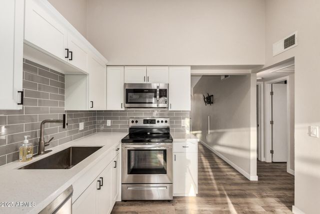 421 E WICKIEUP Lane, Phoenix, AZ 85024