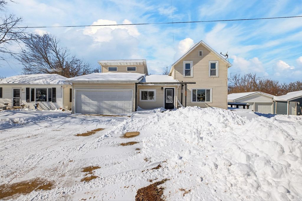 205 Miners Street, Parkersburg, IA 50665