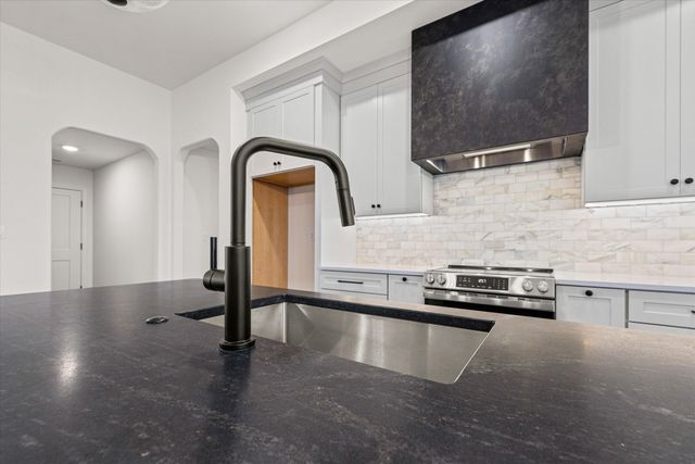 313 ASH DOWN DR, Columbia, MO 65201