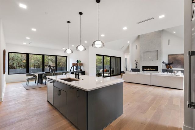 2138 Barton Hills DR, Austin, TX 78704