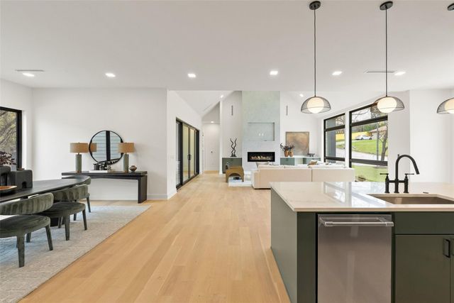 2138 Barton Hills DR, Austin, TX 78704