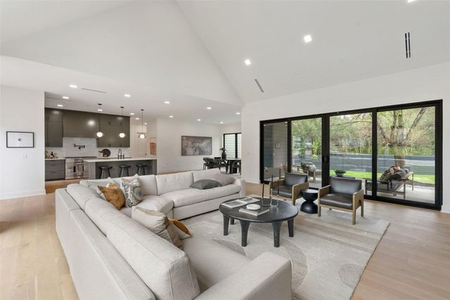 2138 Barton Hills DR, Austin, TX 78704