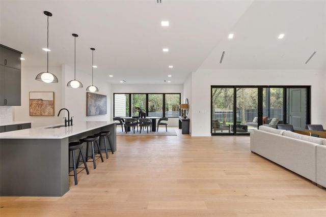 2138 Barton Hills DR, Austin, TX 78704