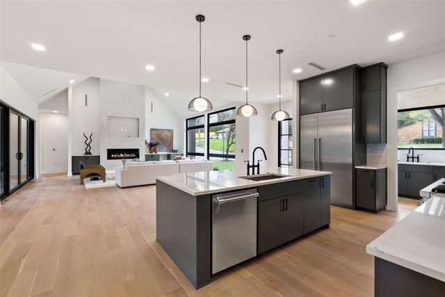 2138 Barton Hills DR, Austin, TX 78704