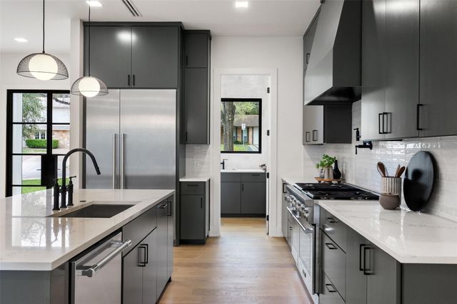 2138 Barton Hills DR, Austin, TX 78704