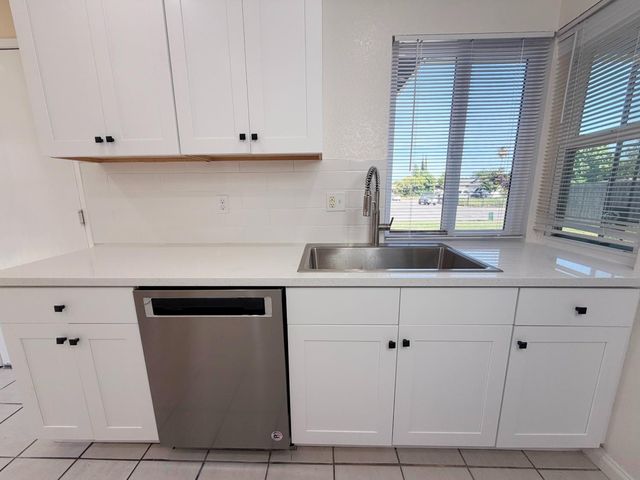 6260 Sunrise South Dr, Sacramento, CA 95824