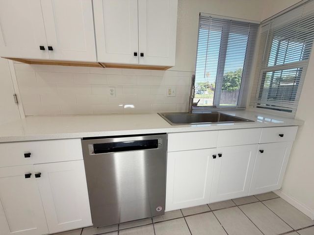 6260 Sunrise South Dr, Sacramento, CA 95824