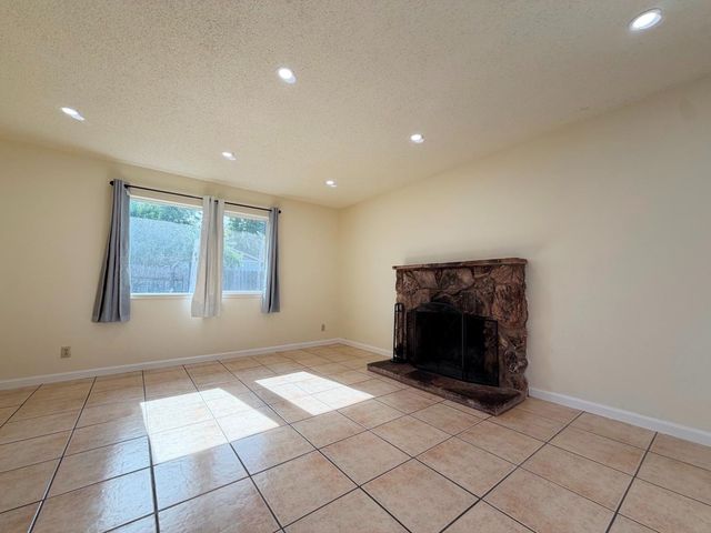 6260 Sunrise South Dr, Sacramento, CA 95824