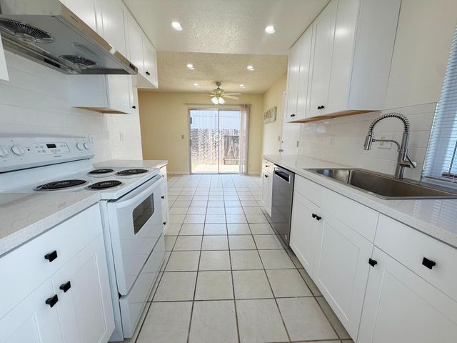 6260 Sunrise South Dr, Sacramento, CA 95824