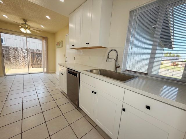 6260 Sunrise South Dr, Sacramento, CA 95824