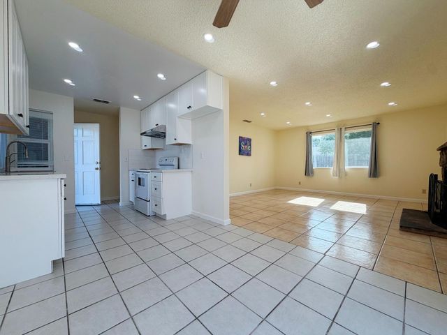 6260 Sunrise South Dr, Sacramento, CA 95824