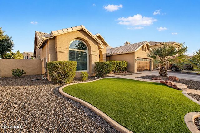 407 W SAGEBRUSH Street, Gilbert, AZ 85233