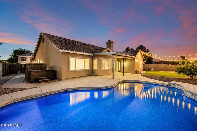 407 W SAGEBRUSH Street, Gilbert, AZ 85233