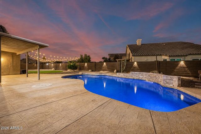 407 W SAGEBRUSH Street, Gilbert, AZ 85233