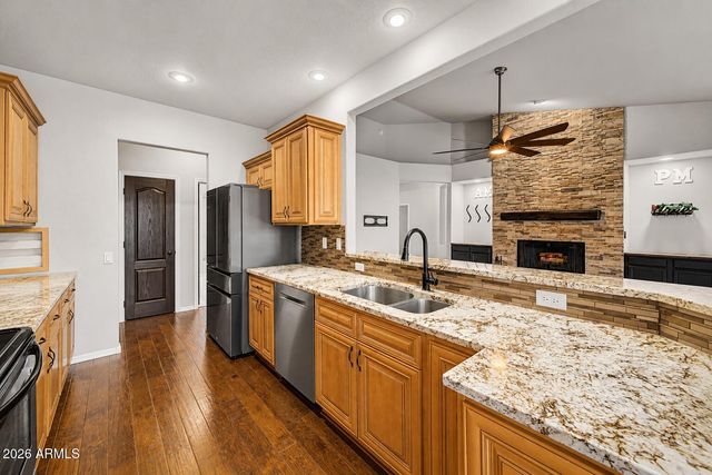 407 W SAGEBRUSH Street, Gilbert, AZ 85233