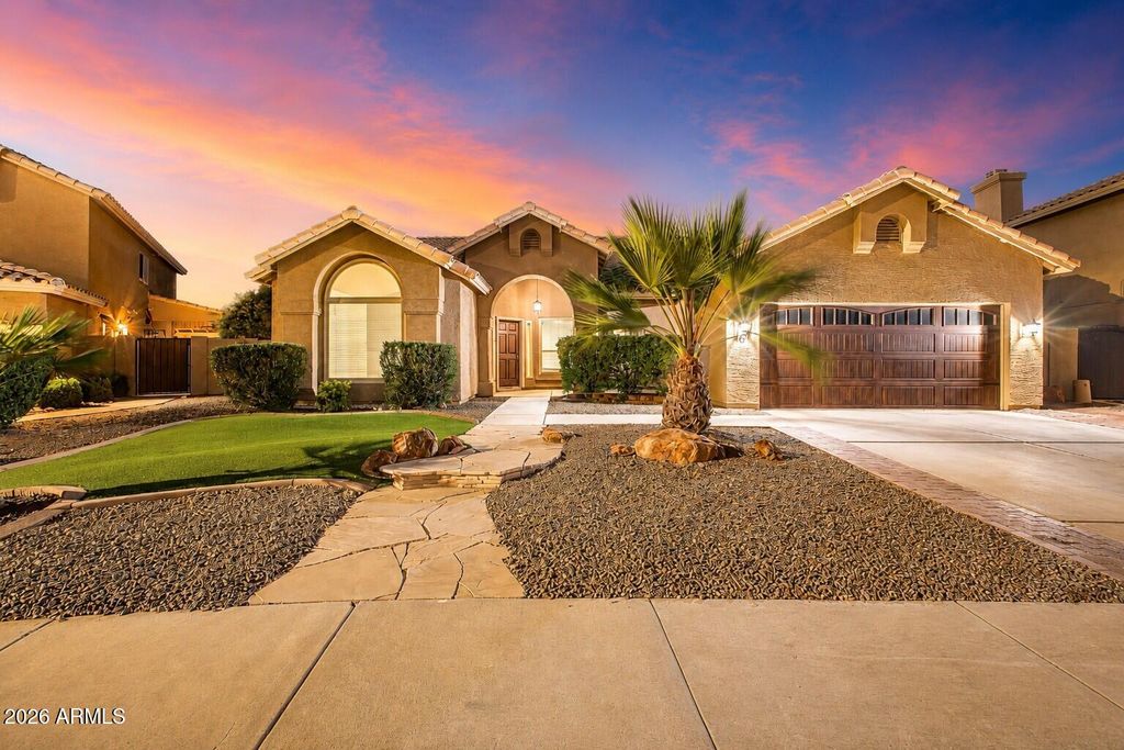 407 W SAGEBRUSH Street, Gilbert, AZ 85233