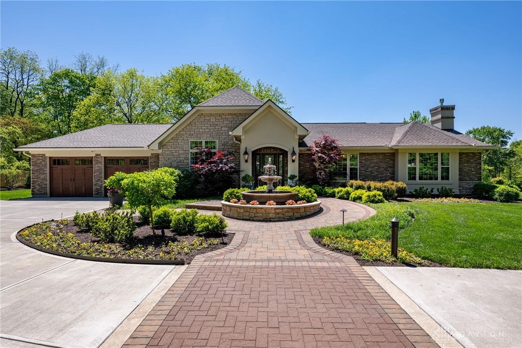 317 Colonial Lane, Washington Twp, OH 45429