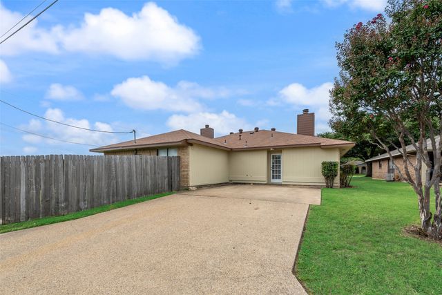 215 Silver Creek Drive, Duncanville, TX 75137