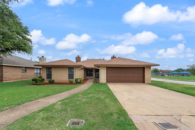 215 Silver Creek Drive, Duncanville, TX 75137