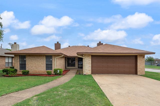 215 Silver Creek Drive, Duncanville, TX 75137
