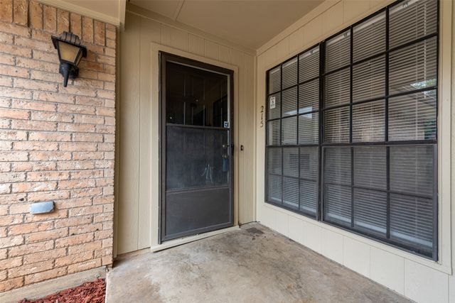 215 Silver Creek Drive, Duncanville, TX 75137