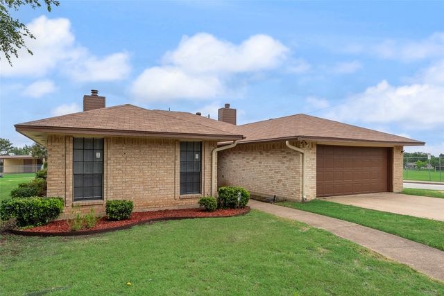 215 Silver Creek Drive, Duncanville, TX 75137