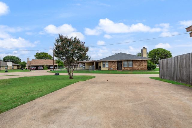 215 Silver Creek Drive, Duncanville, TX 75137