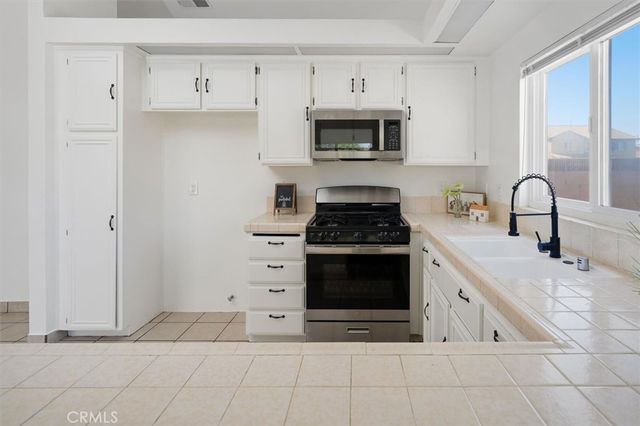 44632 17th W, Lancaster, CA 93534
