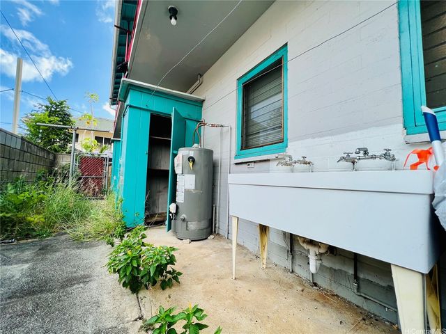 1225 Rycroft Street, Honolulu, HI 96814