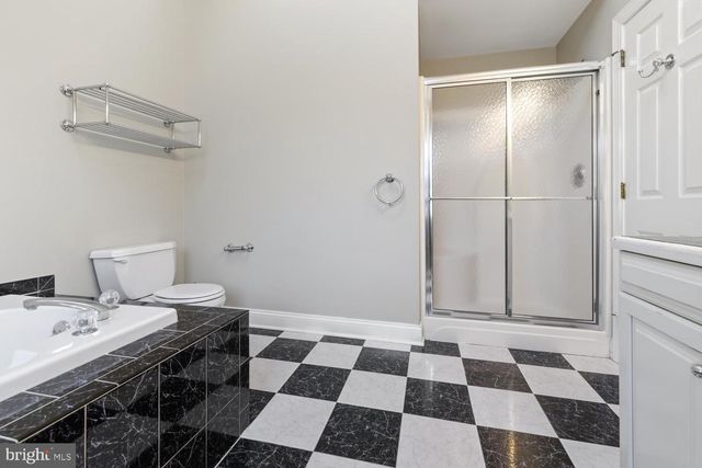 1 SAINT ANDREWS CT, New Hope, PA 18938