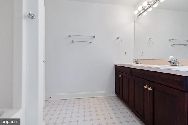 1 SAINT ANDREWS CT, New Hope, PA 18938