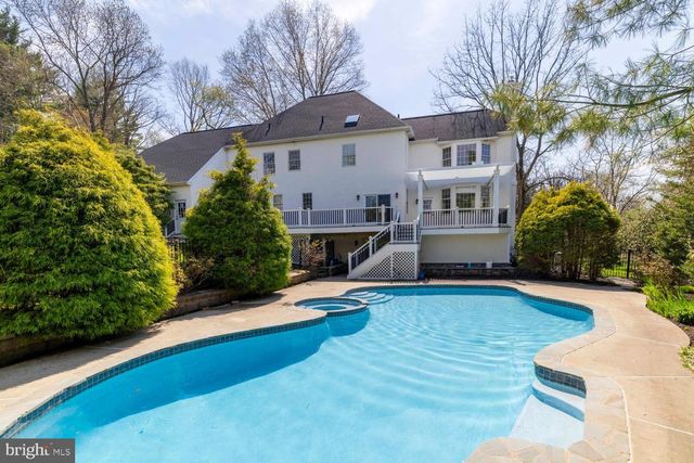 1 SAINT ANDREWS CT, New Hope, PA 18938