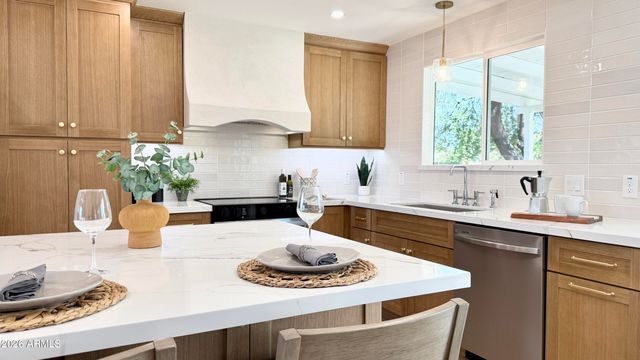 3737 E KAREN Drive, Phoenix, AZ 85032
