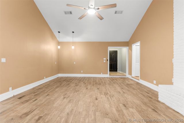 8205 S Birch Avenue, Broken Arrow, OK 74011