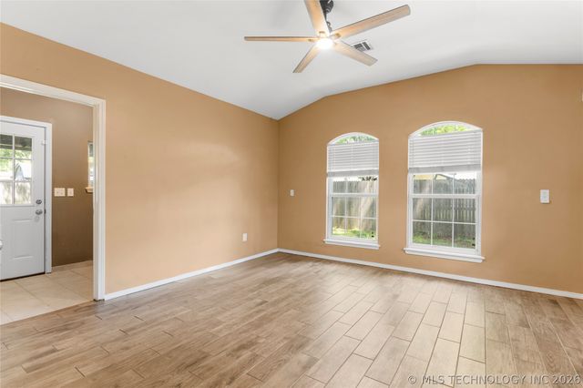 8205 S Birch Avenue, Broken Arrow, OK 74011