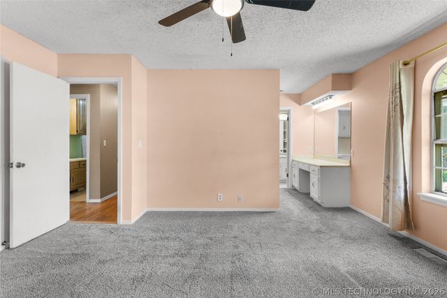 8205 S Birch Avenue, Broken Arrow, OK 74011