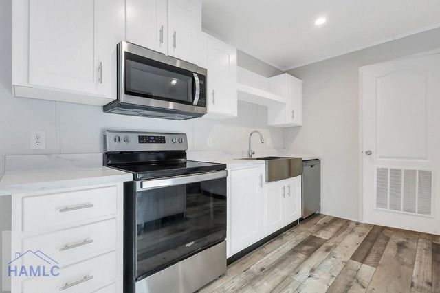 36 Barn Road Circle, Jesup, GA 31545