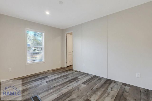 36 Barn Road Circle, Jesup, GA 31545