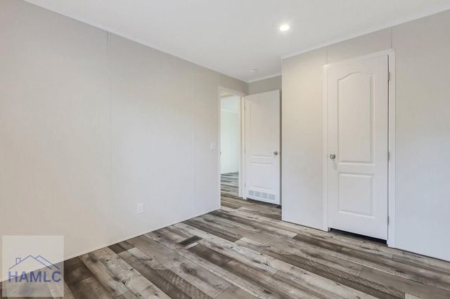 36 Barn Road Circle, Jesup, GA 31545