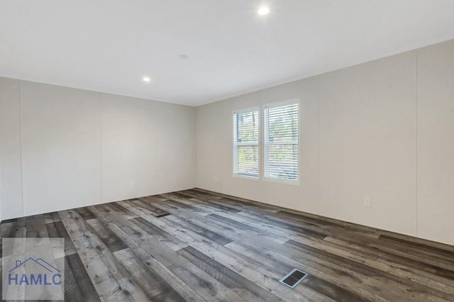 36 Barn Road Circle, Jesup, GA 31545