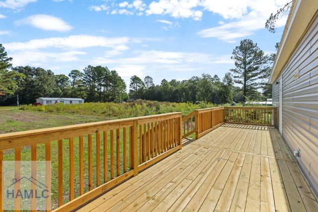36 Barn Road Circle, Jesup, GA 31545